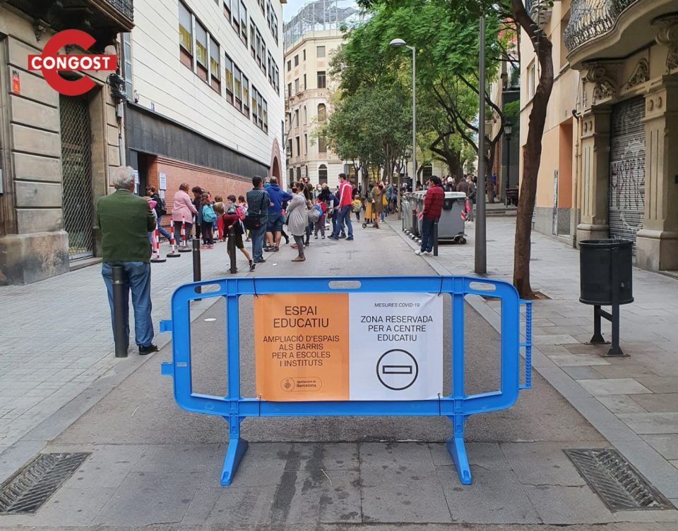 Pedestrian barriers to delimit the areas